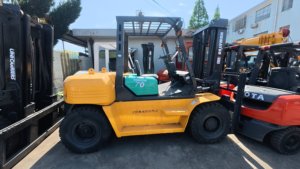 <span class=keywords><strong>Forklift</strong></span> Komatsu 7-ton Bekas Hemat Bahan Bakar Bertenaga Pasokan Pabrik Alat Berat Adaptabilitas Luar Biasa untuk Medan Rumit - Product Image 2