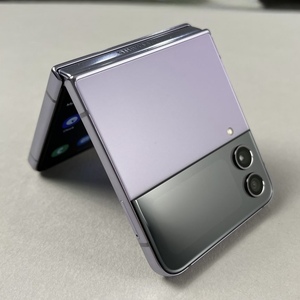 Z Flip4 หน้าจอ AMOLED 6.7 นิ้ว 120Hz แรม 8GB ความจุ 256GB รองรับ 5G ระบบปฏิบัติการ Android 16 Octa Core กล้อง 12MP เซ็นเซอร์ลายนิ้วมือ แบตเตอรี่ 3700mAh โทรศัพท์มือถือใหม่ - Product Image 4