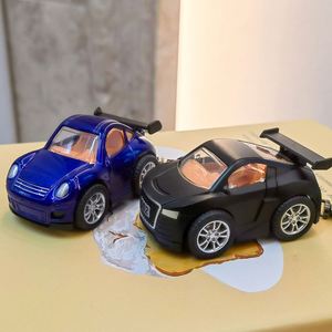 Adorable mini-voiture miniature à rétrofriction en alliage, porte-clés, cadeau original - Product Image 2