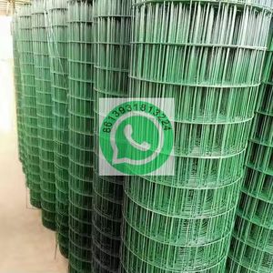 Malla de Alambre Soldada de Hierro Galvanizado con Orificios Cuadrados de 2x2 para Construcción de Cercas - Product Image 3