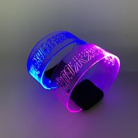 Bracelet lumineux magnétique à LED avec logo personnalisé imprimé, avec fermoir magnétique, pour fêtes, anniversaires, concerts, événements de remise de diplômes - Fonctionne sur piles