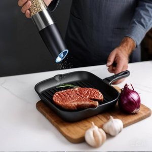 Moulin à poivre à gravité noir de haute qualité avec fonction lumière bleue, idéal pour la vente en gros - Product Image 5