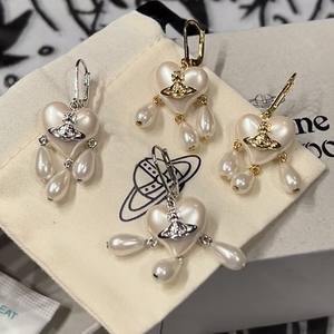 Collar y Pendientes de Perlas de Tres Gotas Saturno Versión Alta Western Queen Mother Vivienne, Joyería de Corazón con Borla Atrapasueños - Product Image 4