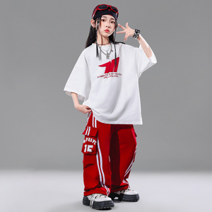 ชุดเต้นฮิปฮอปสำหรับเด็ก เสื้อยืดโอเวอร์ไซส์สีแดงขาว กางเกงคาร์โก้ลายทาง กางเกงลายสก๊อตพร้อมสายผูกเอว ชุดสำหรับการแสดงบนเวที - Product Image 4