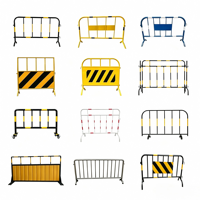 Barrière de contrôle des foules robuste de qualité ingénierie, réfléchissante, protection IP66, résistante aux chocs M40, 1,2x2m, en acier galvanisé épais pour la route