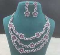 Ensemble Collier et Boucles d'Oreilles en Laiton Tendance pour Mariage et Fêtes – Style Raffiné – Parure de Bijoux Premium pour Femme – Accessoire de Mode