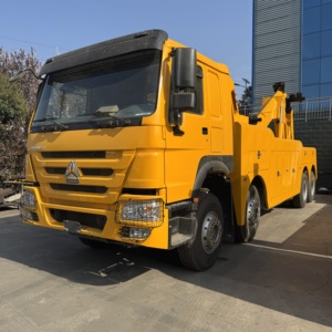 Camion de dépannage intégré SINOTRUK HOWO 8x4 pour travaux lourds |   Capacité de 20 à 25 tonnes |   Grue de remorquage hydraulique haute résistance de 20 tonnes - Product Image 2