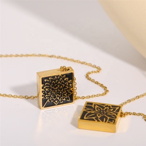 Collar con colgante cuadrado <span class=keywords><strong>de</strong></span> flor <span class=keywords><strong>de</strong></span> cumpleaños, línea <span class=keywords><strong>de</strong></span> esmalte negro Simple Vintage, joyería personalizada <span class=keywords><strong>de</strong></span> acero inoxidable - Product Image 6