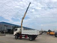 Camion benne HOWO 2026 neuf, équipé d'une grue à flèche pliante 3 segments de 4T