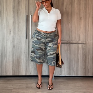 Shorts longs 3/4 pour femmes en coton French Terry, coupe ample, imprimé camouflage personnalisé, effet délavé à l'acide - Product Image 2
