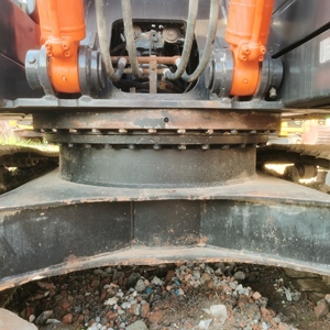 Excavatrice sur chenilles d'occasion Hitachi ZX240H à vendre – Moteur, boîte de vitesses, godet de 1,2 m, poids opérationnel de 24 tonnes - Product Image 2