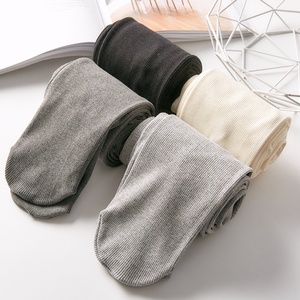 <span class=keywords><strong>Pantalon</strong></span> thermique à pieds une pièce pour femmes automne hiver vêtements d'extérieur en coton côtelé épais avec jambières à rayures verticales - Product Image 4