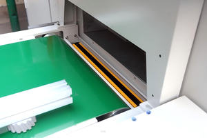 Machine automatique populaire de peinture de moulures réciproques de certification de qualité pour traiter des meubles de porte <span class=keywords><strong>en</strong></span> <span class=keywords><strong>bois</strong></span> - Product Image 3