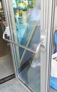 Telaio per <span class=keywords><strong>Porta</strong></span> Commerciale a Battente in Alluminio e Vetro, <span class=keywords><strong>Porta</strong></span> Esterna di Alta Qualità Resistente agli Urti per Negozi - Product Image 3