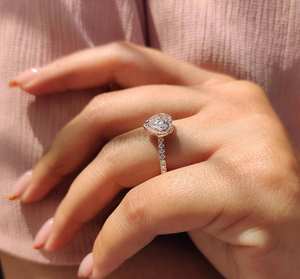 Bague classique pour femme en moissanite taille brillant 1 carat, argent 14 carats, clarté VVS1, bijoux de mariage de luxe, Avira Jewels - Product Image 5