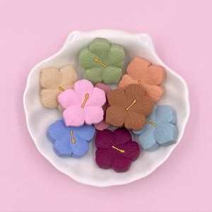 Perles en silicone de qualité alimentaire en forme de fleur d'hibiscus pour la <span class=keywords><strong>dentition</strong></span> des bébés, perles à mâcher DIY, breloques et perles focales pour la fabrication de stylos et de bijoux, vente en gros - Product Image 5