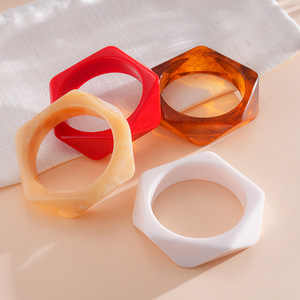 Brazalete de Resina con Forma Irregular, Diseño Degradado y Efecto Manchado, Elegante, Exagerado, Ecológico, Impermeable, Ancho de Banda de 9 cm - Product Image 2