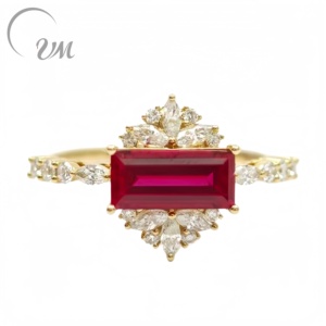 แหวนเพชรและทับทิมสังเคราะห์ 14k จาก UM jewelry เหมาะสำหรับทุกเพศทุกวัย สวมใส่ได้ทุกวัน หรือเป็นของขวัญวันครบรอบแต่งงาน - Product Image 1