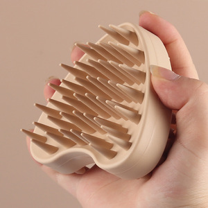 Brosse à shampooing en silicone en forme de cœur pour massage du cuir chevelu, pour usage en salon de coiffure - Product Image 4