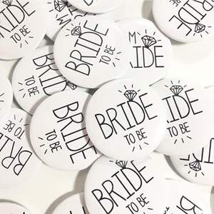 Ensemble de badges pour l'équipe de <span class=keywords><strong>la</strong></span> mariée, écharpe de future mariée avec épingle pour <span class=keywords><strong>la</strong></span> fête prénuptiale, soirées entre filles, décorations et fournitures - Product Image 2