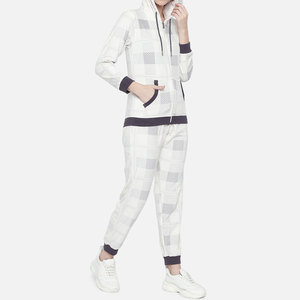 Customized Logo and Size Breathable Women Tracksuit In Solid Color Fitness Training Winter Wear Women Zipper Tracksuit Set - Product Image 4