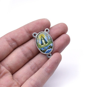 Pendentif de chapelet triangulaire à motifs iconiques en alliage, composant de bijouterie pour la création de colliers, accessoire DIY à trois trous - Product Image 3