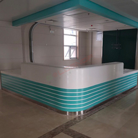 Poste d'infirmière de réception d'hôpital de surface solide en forme de L pliable en bois blanc de conception moderne
