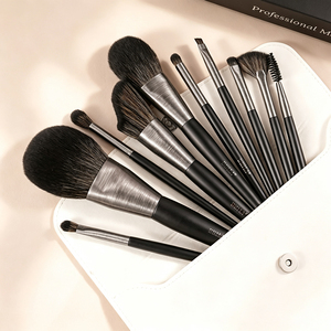 Ensemble professionnel de 10 pinceaux de maquillage avec manche noir et poils synthétiques doux pour le maquillage du visage et des yeux - Product Image 3