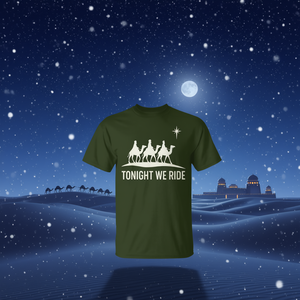 T-shirt de Noël « Tonight We Ride » avec motif des trois mages et du chameau - Product Image 3