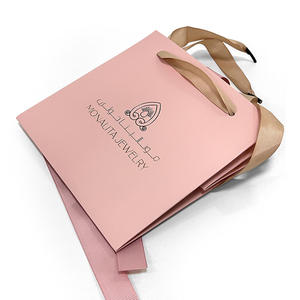 <span class=keywords><strong>Sac</strong></span> en papier laminé gaufré mat avec logo personnalisé <span class=keywords><strong>Grand</strong></span> <span class=keywords><strong>sac</strong></span> à provisions blanc moyen en papier robuste pour magasin de vêtements à offrir - Product Image 1