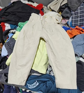 इस्तेमाल किए गए कपड़े थोक दूसरे हाथ की गांठ थोक चीन उच्च गुणवत्ता वाले प्रीलोव/कपास प्रथम ग्रेड - Product Image 5