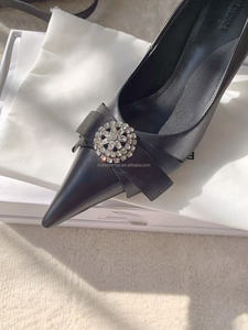 Zapatos de tacón alto elegantes de alta calidad, modelo Avenue Palazzo de 90 mm, con punta en pico, diseño de lazo con pedrería, para damas. - Product Image 6