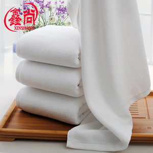 Serviette de bain en coton pur Xinshang 70x140 cm, blanche, pour hôtel, douce, épaisse, avec personnalisation du logo - Product Image 1