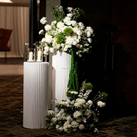 Support à fleurs en métal blanc, simple, moderne et durable, base ondulée, support rond pour gâteaux et desserts, pour décorations de mariage, intérieur/extérieur