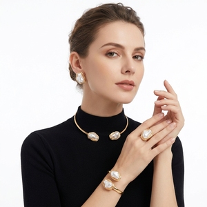 Parure de bijoux élégante et unique en perles d'eau douce naturelles irrégulières, plaquée rhodium, style vintage, pour mariée - Product Image 3