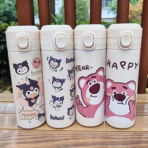 Tazza per Bambini in PVC Multicolore con Personaggi dei Cartoni Animati, Borraccia Termica Anti-Caduta per Studenti, Orsetto Biye e Gatto KT, Vendita Calda all'Ingrosso - Product Image 1
