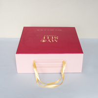 Boîte à poignée en carton de luxe personnalisée pour l'emballage de vêtements Boîte d'expédition magnétique pour vêtements Grande boîte d'emballage cadeau en papier