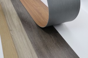 Plancher en vinyle LVT embossé en relief EIR à coller, pour une texture ultra réaliste de grain de bois et de pierre naturelle. - Product Image 2
