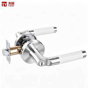 Poignée de porte intérieure Tianyi de luxe en alliage de zinc chromé satiné sur roseau, avec poignée blanche de luxe, pour chambre, ensemble de quincaillerie de porte - Product Image 1