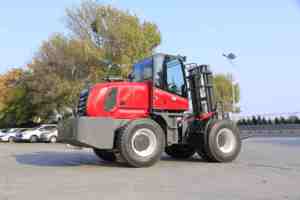 Carretilla elevadora diésel 4x4 resistente de 6 toneladas, elevador todoterreno con sistema de reemplazo de motor - Product Image 4