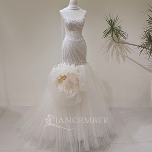 LY163 Belle robe de mariée sirène en tulle avec fleurs 3D - Product Image 1