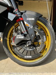 Couvre-disque en fibre de carbone pour moto KTM1290 Super - Product Image 4