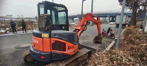 La excavadora usada HITACHI ZX50U viene, con las ventajas de ahorro de energía y respetuosa con el medio ambiente - Product Image 5