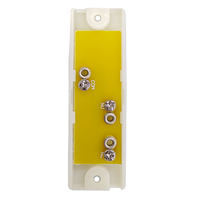 Botón de emergencia con carcasa de material luminoso