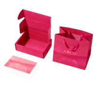 Lage minimale bestelhoeveelheid golfkartonnen recyclebare zelfopstellende 4C bedrukte logo roze cadeauverpakkingen schoenen kleding dozen papieren postdozen