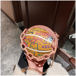 <span class=keywords><strong>Sac</strong></span> de <span class=keywords><strong>basket</strong></span>-ball à la mode en PU imprimé graffiti <span class=keywords><strong>Sac</strong></span> en cuir pour femmes Forme de <span class=keywords><strong>basket</strong></span>-ball Chaîne épaisse Graffiti <span class=keywords><strong>Sac</strong></span> de <span class=keywords><strong>basket</strong></span>-ball - Product Image 6