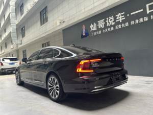 Volvos S90 d'occasion 2023 B5 Momentum Luxe 250HP 48V Hybride Léger 8AT Berline Chine VI - Product Image 6