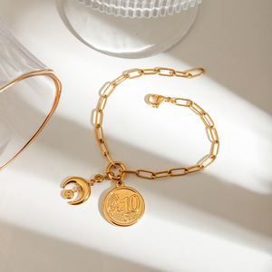 Pulsera de Moda con Dijes, Bañada en Oro, Colgante de Moneda y Luna con Incrustaciones de Zirconia, Joyería de Regalo - Product Image 3