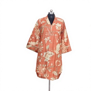 Vestido Informal Hecho a Mano con Estampado Floral Ecológico de Algodón Indio, Botones, Lavable, Apto para Lavado en Seco, Transpirable, con Bolsillos, Cuello en V y Manga 3/4 - Product Image 1