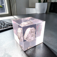 Cube en résine transparente avec inclusion de roche naturelle brute, bloc transparent pour presse-papiers, souvenir pour bureau, maison et cadeau d'entreprise